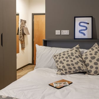 Bronze Plus En Suite - Image 6